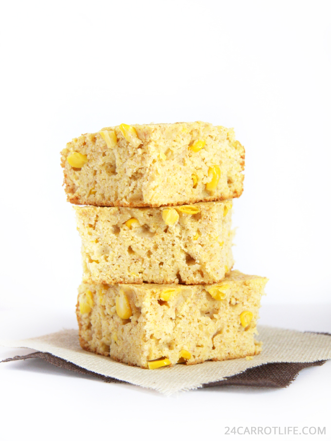 Healthy Cottage Cheese Cornbread // 24 Carrot Life #healthyeats #cottagecheese #protein