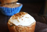 Low Sugar Zucchini Cupcakes with Cream Cheese Frosting // 24 Carrot Life #healthy #lowsugar #wholewheat