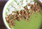 The Best Green Smoothie Bowl Ever // 24 Carrot Life #greensmoothie #healthy