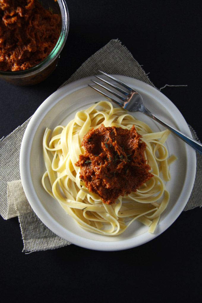 Oven Dried Tomato Pesto Fettucine // 24 Carrot Life #pasta #tomatoes #healthy #ad