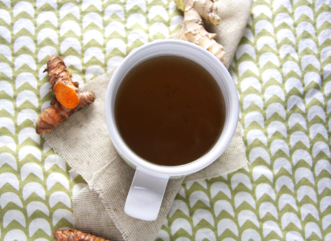 Warming Ginger Turmeric Tea // 24 Carrot Life #antiinflammation #ginger #turmeric