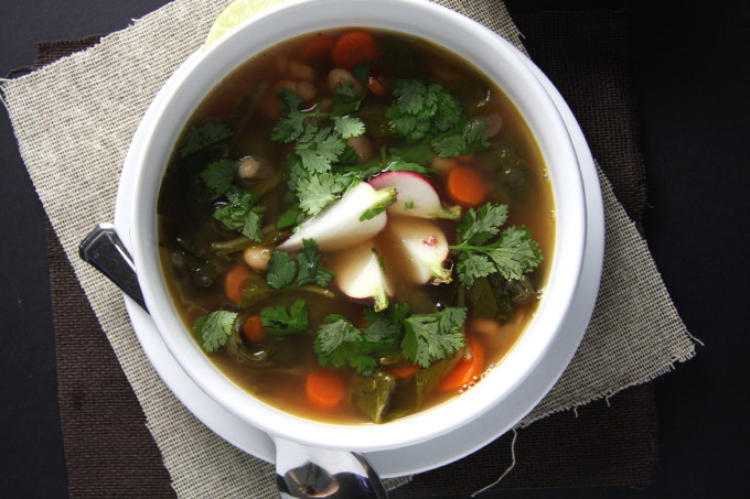Easy White Bean & Greens Soup // 24 Carrot Life #glutenfree #paleo #vegetarian