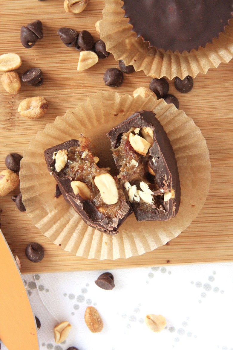 Three Ingredient Snickers Cups // 24 Carrot Life #snickers #chocolate #caramel #cleaneating