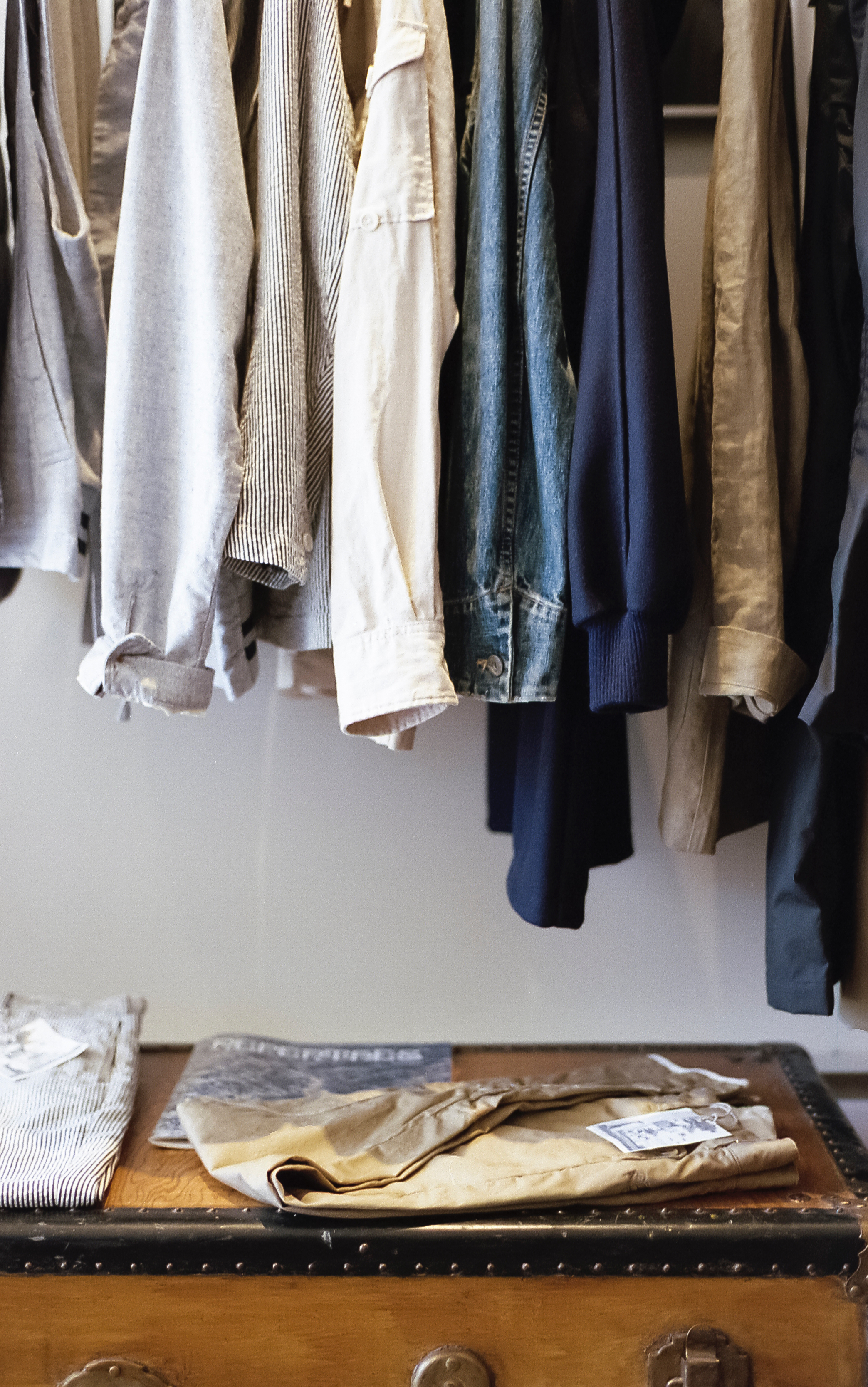 How to Sell or Donate Used Clothing // 24 Carrot Life #sustainablefashion #nowaste